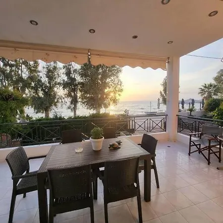 Σπίτι Δίπλα Στην Θάλασσα Villa Patras Exterior photo