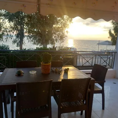 Σπίτι Δίπλα Στην Θάλασσα Villa Patras Exterior photo